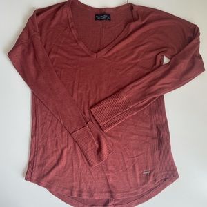A&F vneck Cozy Tee, M